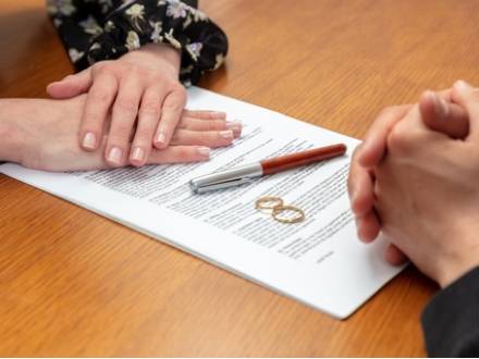 Can We Draft Our Own Divorce Settlement in Illinois?